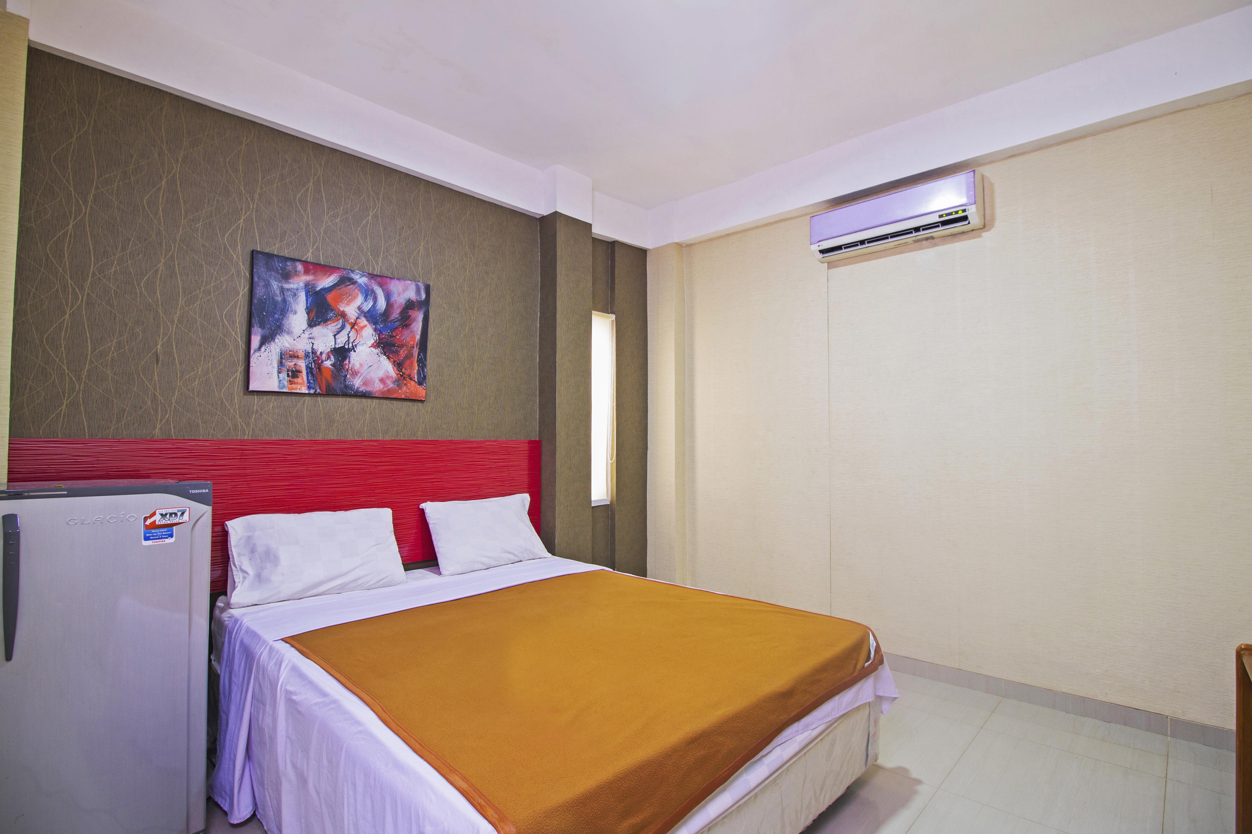 Hotel Reddoorz Near Cilandak Town Square Giacarta Esterno foto