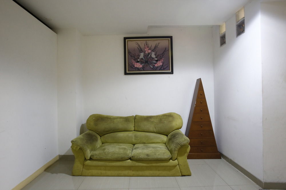 Hotel Reddoorz Near Cilandak Town Square Giacarta Esterno foto