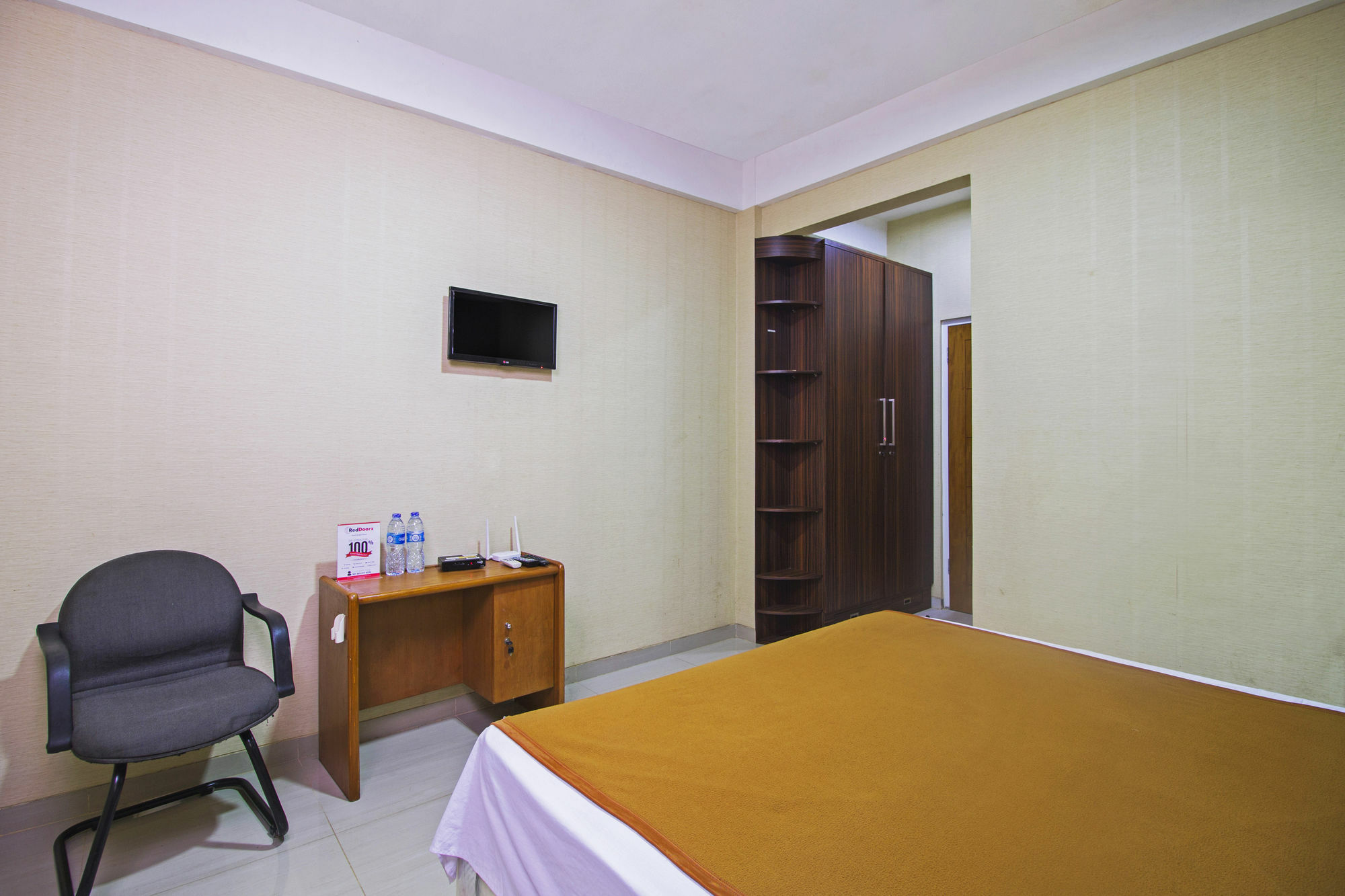 Hotel Reddoorz Near Cilandak Town Square Giacarta Esterno foto