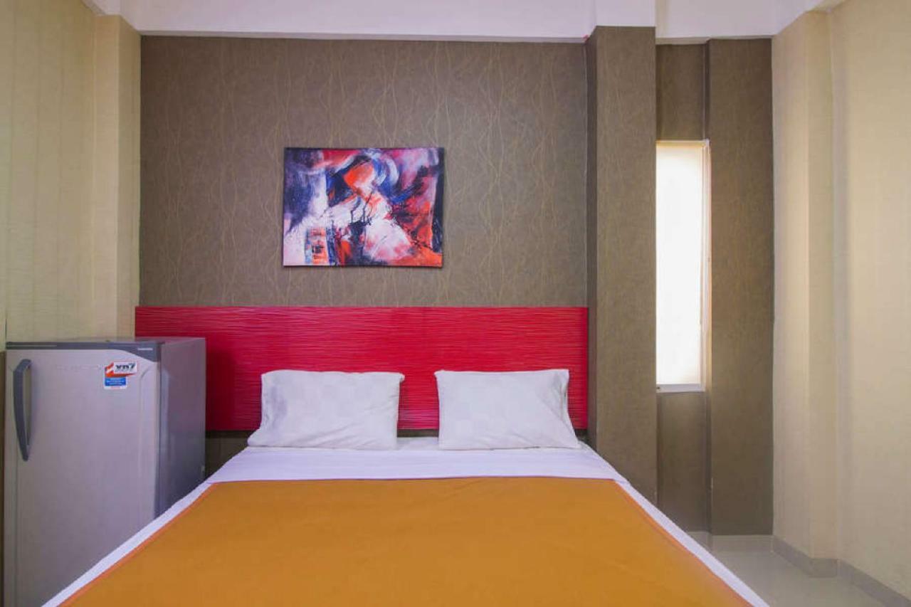 Hotel Reddoorz Near Cilandak Town Square Giacarta Esterno foto