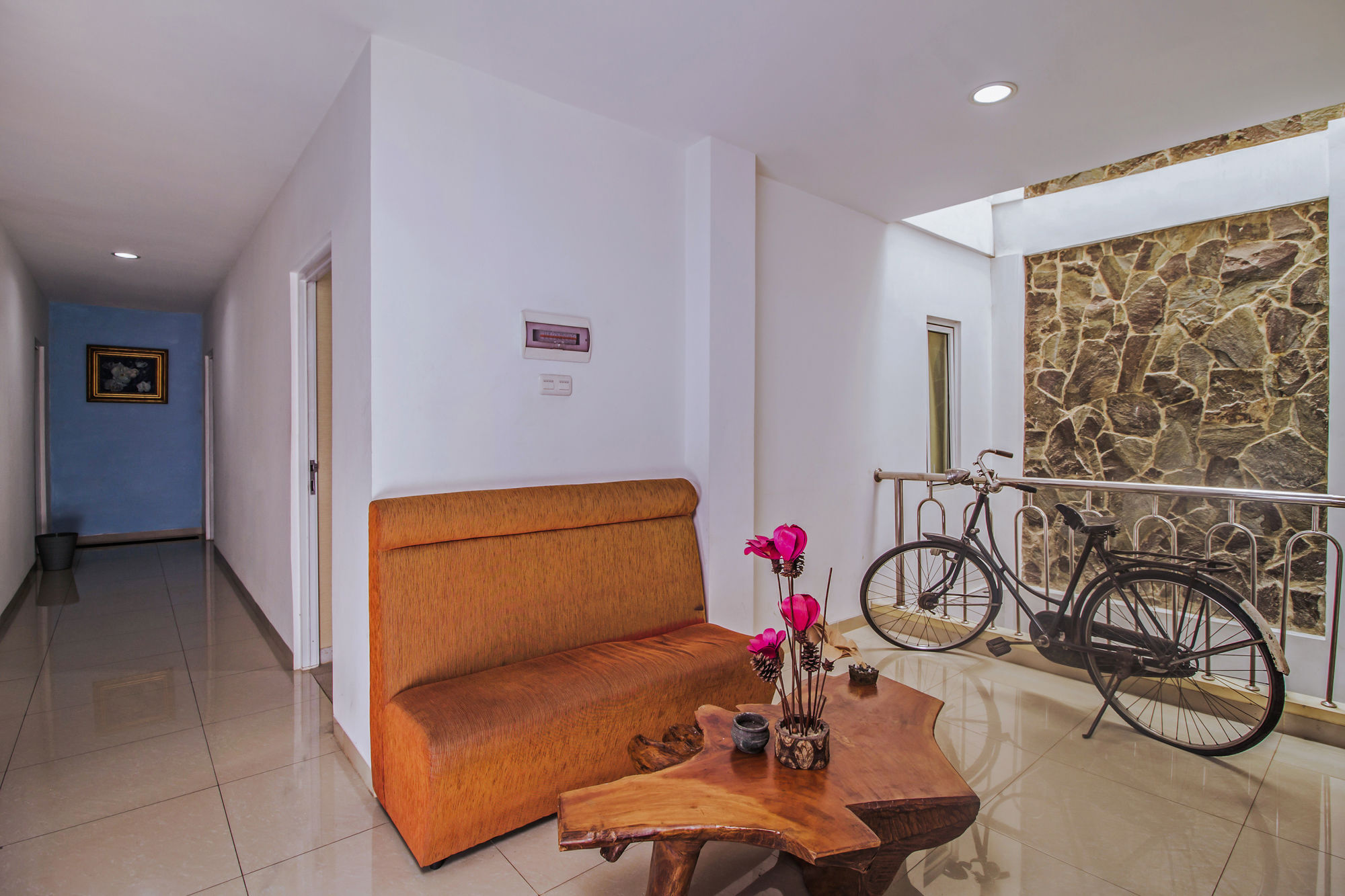 Hotel Reddoorz Near Cilandak Town Square Giacarta Esterno foto