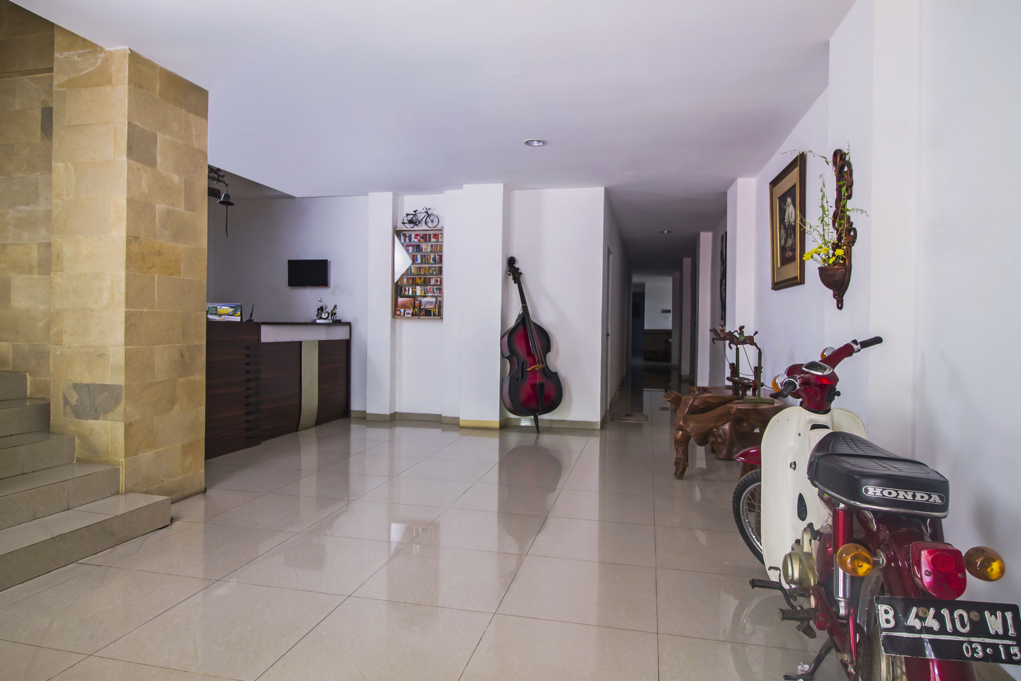 Hotel Reddoorz Near Cilandak Town Square Giacarta Esterno foto